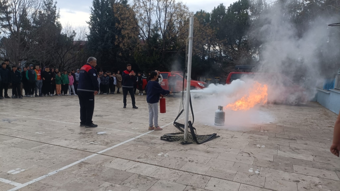 Çardakta Okullar Tatil mi?